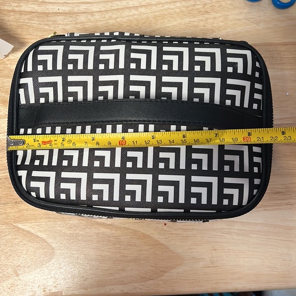 NWOT Travel Vanity Kit or Cosmetic Bag - Picture 9 of 9